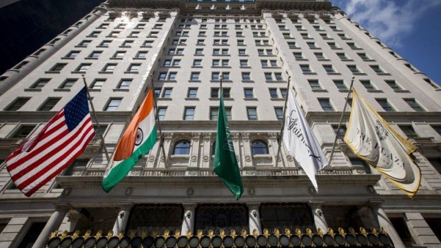 <p>
	Plaza Hotel в Ню Йорк. <em>Снимка: архив, Ройтерс</em></p>
