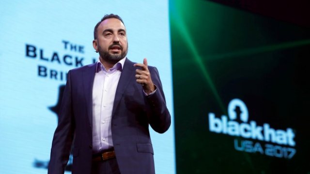 <p>
	Бившият мениджър по IT сигурността на Facebook Алекс Стамос. <em>Снимка: Ройтерс</em></p>
