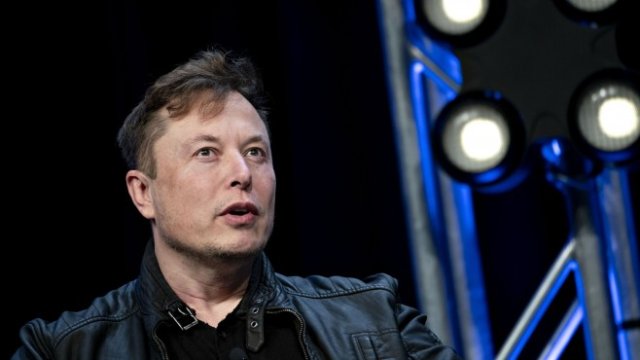 <p>
	Изглеждащият доста уморен Мъск. <em>Снимка: Andrew Harrer/Bloomberg</em></p>
