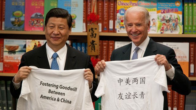 Си (вляво) и Байдън по време на срещата си като вицепрезиденти през 2012 г. Снимка: Tim Rue/Bloomberg 