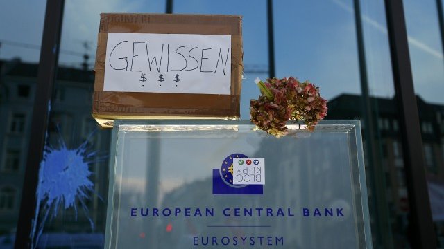 Критици на капитализма щурмуват новата сграда на ЕЦБ 