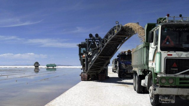 <p>
	Едно от най-големите находища на литий, в близост до Ла Пас, Боливия. <em>Снимка: Ройтерс</em></p>
