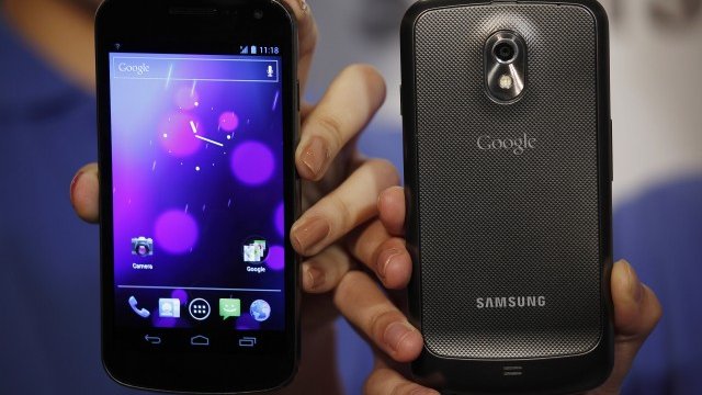 <p>
	Дали лицето и опакото на Samsung не отразяват най-пълно настроенията на потребителите и на инвеститорите в компанията? <em>Снимка: Архив Ройтерс </em></p>
