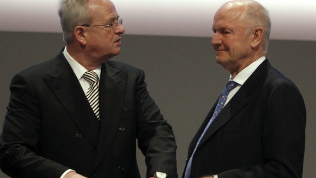 <p>
	Дуетът Винтеркорн (вляво) - Пийх докара VW до &quot;пол-позишън&quot;. <em>Снимка: Ройтерс</em></p>
