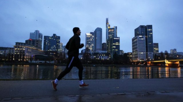 <p>
	Финансовият квартал на Франкфурт/Майн. <em>Снимка: Bloomberg LP</em></p>
