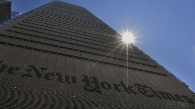 <p>
	Говорител на New York Times съобщава, че няма информация за водени преговори с Чън. <em>Снимка: Ройтерс</em></p>
