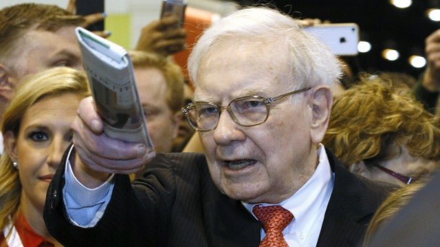 <p>
	Любовта на Бъфет към вестниците не е от вчера. <em>Снимка: Ройтерс</em></p>
