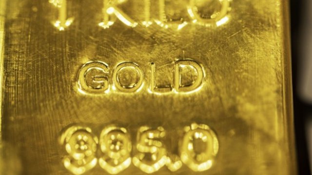 Златото изпрати най-лошия си месец от 2016 г. насам 