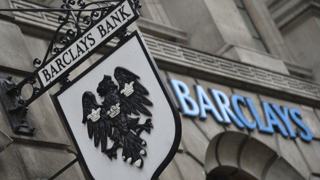 <p style="text-align: justify;">
	Barclays е пример за кредитор, който освобождава свои служители, за да намали разходите и да подобри рентабилността си. <em>Снимка: Ройтерс</em></p>
