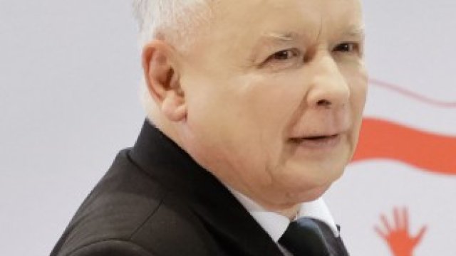 <p>
	Като лидер на партия &quot;Право и справедливост&quot; Ярослав Качински се превърна в &quot;сивия кардинал&quot; на полската политика.&nbsp;<em>Снимка: Piotr Malecki/Bloomberg</em></p>
