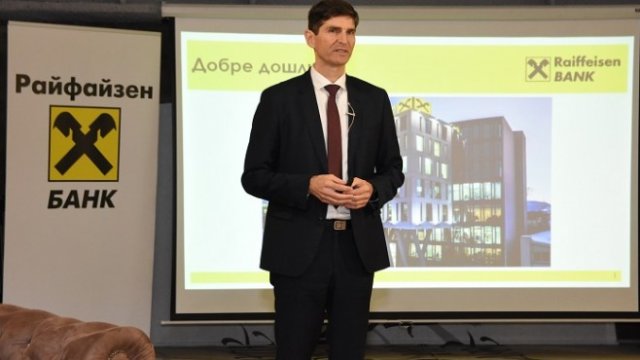 <p>
	Оливър Рьогл, председател на управителния съвет на Райфазенбанк. <em>Снимка: Райфазенбанк</em></p>
