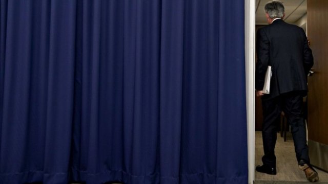 <p>
	Кога Пауъл ще отстъпи назад? <em>Снимка: Al Drago/Bloomberg</em></p>
