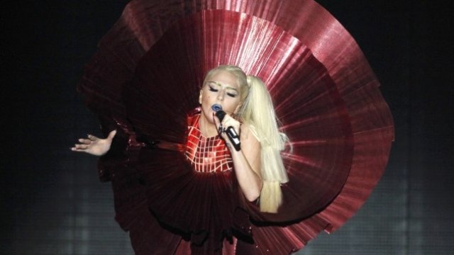 <p>
	Лейди Гага е заработила през 2011 г. около 90 млн. долара. <em>Снимка: Ройтерс</em></p>
