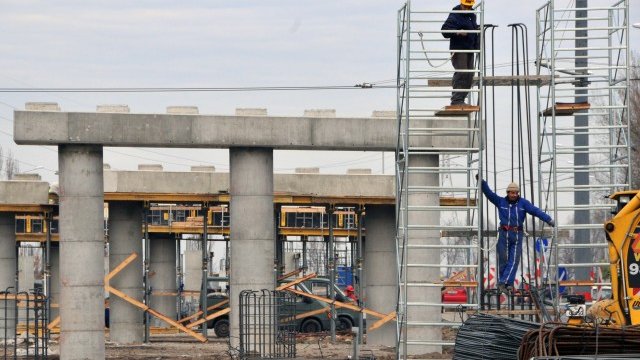 <p>
	Перспективите пред инфраструктурното строителство са значително по-добри заради очаквания сериозен поток от европейски средства. Снимка: БТА</p>
