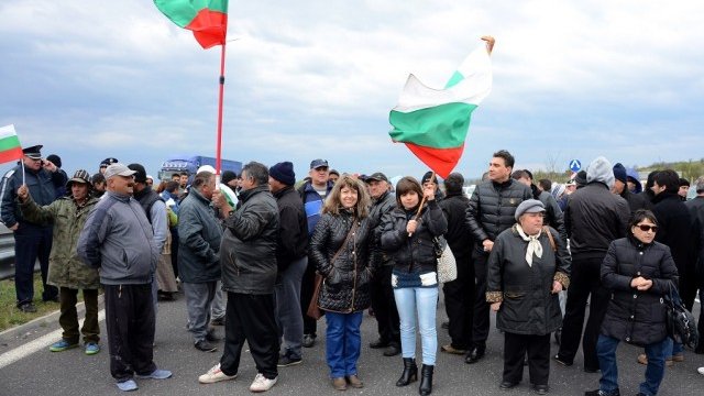 <p>
	Животновъди от цялата страна излязоха на протест край Свиленград. <em>Снимка: БТА</em></p>
