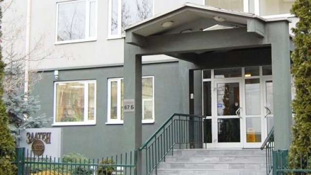 <p>
	<em>Централата на холдинга в София в кв. Гео Милев. Снимка: zlatenlev.com</em></p>
