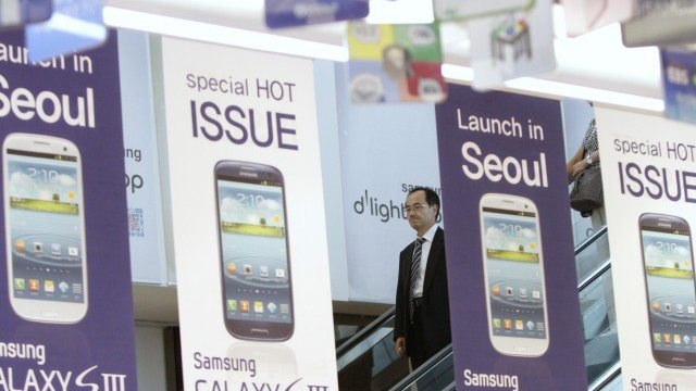 <p>
	Две компании доминират на пазара - Apple и Samsung. <em>Снимка: Ройтерс</em></p>
