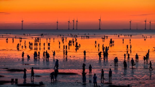 Победител в категория &bdquo;Така далеч, така близо&ldquo; | Събиране на зората | &copy;Чен Цзяци (Китай) | HUAWEI Pura 70 Ultra