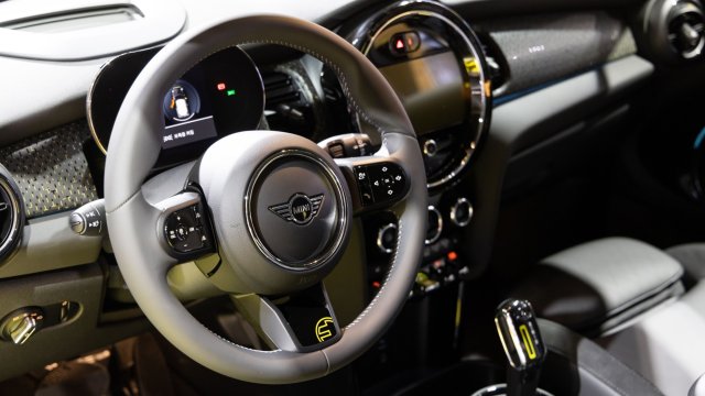 Интериор на електрически автомобил на BMW AG. Снимка: SeongJoon Cho/Bloomberg