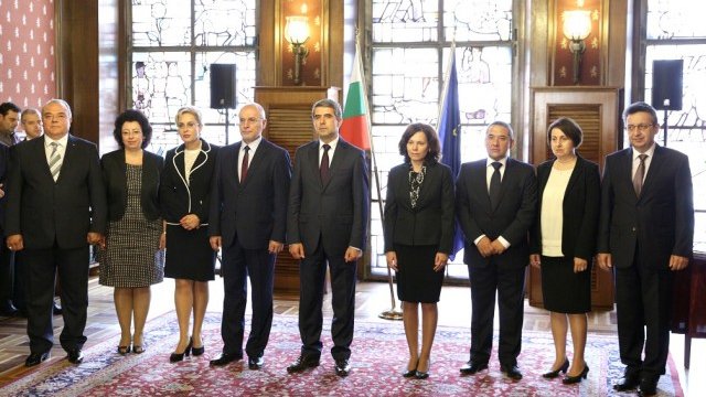 <p style="text-align: justify;">
	Управителният съвет на БНБ и президентът Росен Плевнелиев. <em>Снимка: БТА</em></p>
