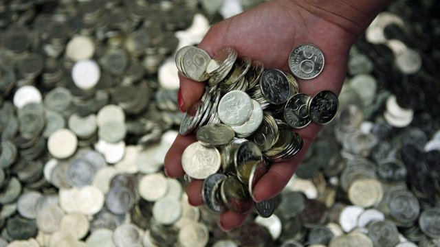 <p>
	Делът на монетите с високи номинали, намиращи се в обращение, продължава да намалява, а се увеличава делът на тези с по-ниски номинали.<em>&nbsp;</em><em>Снимка: Ройтерс</em></p>
