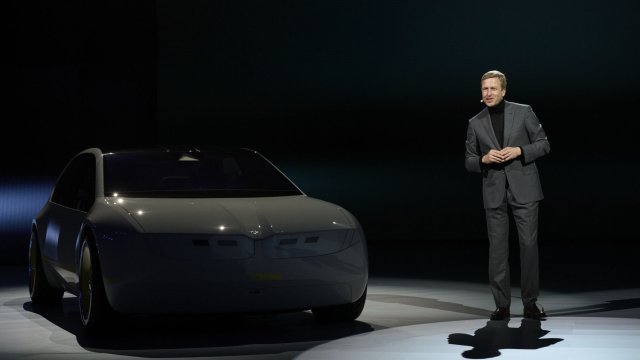 Изпълнителният директор на BMW AG Оливер Ципсе по време на събитието BMW I Vision Dee. Снимка: Bridget Bennett/Bloomberg