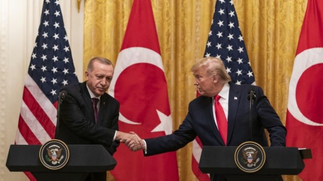 <p>
	Реджеп Ердоган и Доналд Тръмп по време на срещата им през 2019 г. <em>Снимка:&nbsp;Alex Edelman/Bloomberg</em></p>
