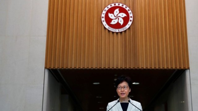 <p>
	Лидерката на Хонконг Кари Лам. <em>Снимка: Ройтерс</em></p>
