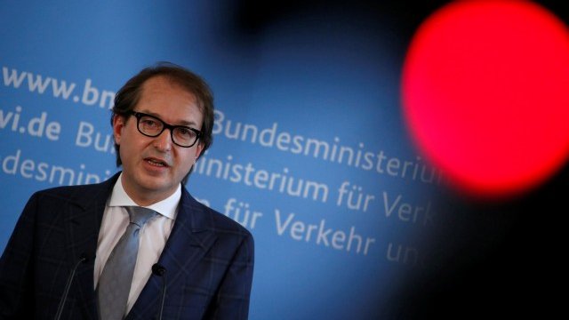 <p>
	Германският министър на транспорта Александър Добринд. <em>Снимка: Ройтерс</em></p>
