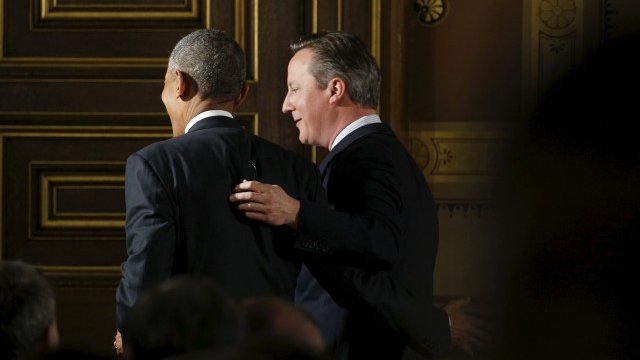 <p>
	Барак Обама (вляво) и Камерън при срещата си. <em>Снимка: Ройтерс</em></p>
