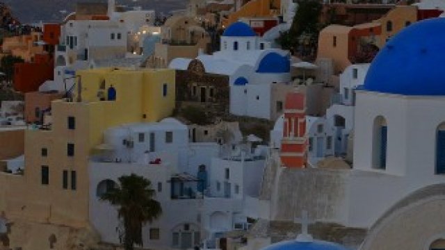 <p>
	Изглед от Санторини.<em> Снимка: Архив Ройтерс</em></p>
