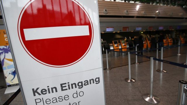 <p>
	Авиокомпанията бе принудена да отмени 25 полета на дълги разстояния. <em>Снимка: Ройтерс</em></p>
