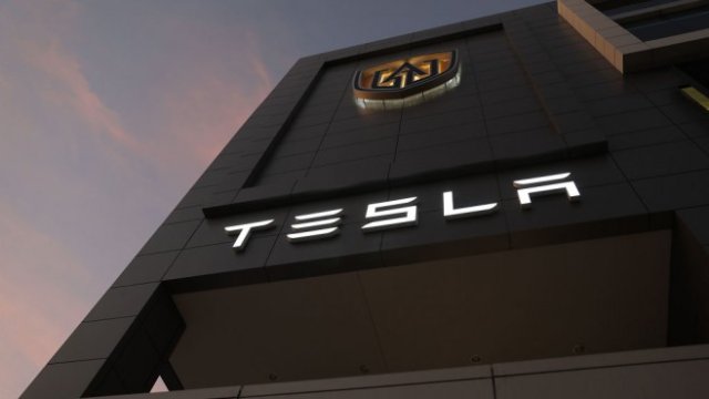 Акциите на Tesla с хоризонт от 2000 долара