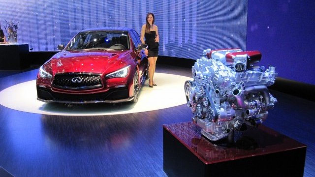 <p>
	&nbsp;Q50 Eau Rouge при премиерата си в Женева. Снимка: Automedia.bg</p>
