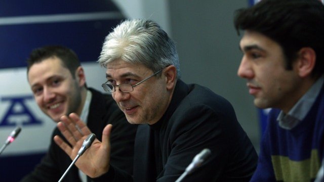 <p>
	Новият председател на ИДП Нено Димов (в средата). <em>Снимка: БТА</em></p>
