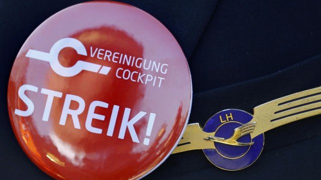 <p>
	<span style="font-size: 11.8181819915771px;">Стачката в&nbsp;</span>Lufthansa&nbsp;<span style="font-size: 11.8181819915771px;">е девета поред от април насам. </span><em style="font-size: 11.8181819915771px;">Снимка: Ройтерс</em></p>
