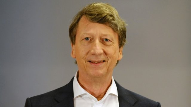 <p>
	Бившият главен финансов директор на германския доставчик на автомобилни компоненти Continental AG Волфганг Шефер. <em>Снимка: Bloomberg L.P.</em></p>
