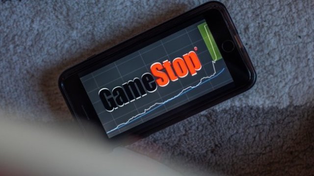 Повторя ли GameStop дотком балона?