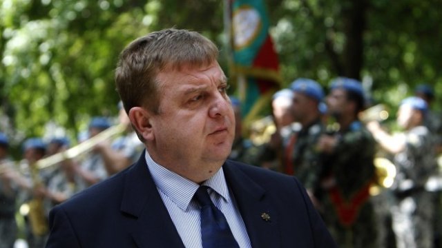 <p>
	<em font-size:="" pt="" style="color: rgb(102, 102, 102); font-family: ">Красимир Каракачанов</em><em font-size:="" pt="" style="color: rgb(102, 102, 102); font-family: ">&nbsp;</em><em font-size:="" pt="" style="color: rgb(102, 102, 102); font-family: ">Снимка: Олег Попов, Investor Media Group</em></p>
