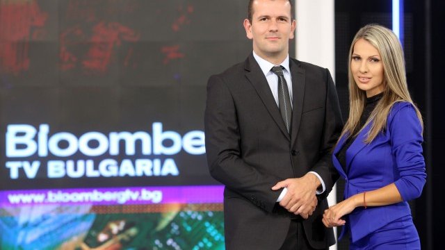 <p>
	Иван Нончев и Ганиела Ангелова ще будят зрителите по&nbsp;Bloomberg TV Bulgaria. <em>Снимка:&nbsp;Bloomberg TV Bulgaria</em></p>

