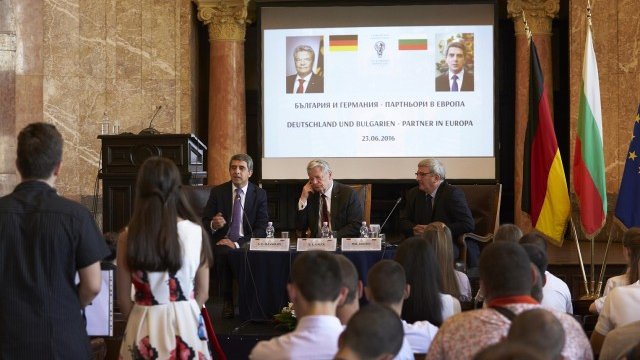 <p style="text-align: justify;">
	Росен Плевнелиев и Йоахим Гаук в Софийския университет. <em>Снимка: Прессекретариат на държавния глава</em></p>
