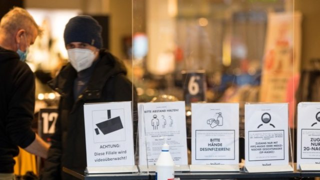 <p>
	Темпът на възстановяването през пролетта ще зависи от последствията от руската инвазия в Украйна, доколко ще са устойчиви проблемите със снабдителните вериги и от това колко бързо ще намалее броят на новозаразените с коронавирус.<em> Снимка: Bloomberg L.P.</em></p>
