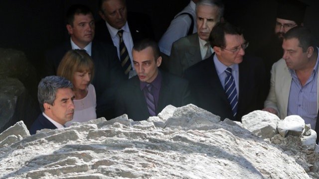 <p>
	Президентът Росен Плевнелиев и кметът на София Йорданка Фандъкова участваха в откриването на комплекс при гробницата на Хонорий до базиликата &quot;Св. София&quot;. <em>Снимка: БТА</em></p>
