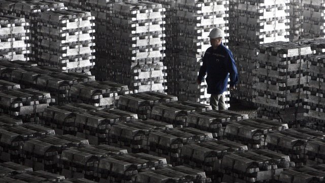 <p>
	Алуминият е от все по-голяма важност и за производителите на автомобили.&nbsp;<em><span style="font-size: 12px;">Снимка: Ройтерс</span></em></p>
