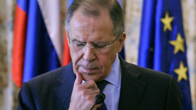<p style="text-align: justify;">
	Според Лавров в Украйна всички трябва да спрат незабавно стрелбата, след което Киев да покани областите да започнат национален диалог.<em> Снимка: Ройтерс</em></p>
