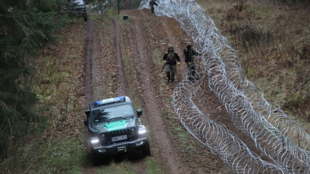 Полша вдигна ограда по границите си с Русия и Беларус през миналата година. Снимка: EPA/Artur Reszko