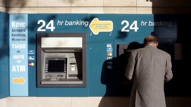 <p>
	Кипърските банки ще получат ликвидност от ЕЦБ. <em>Снимка: Getty Images News</em></p>
