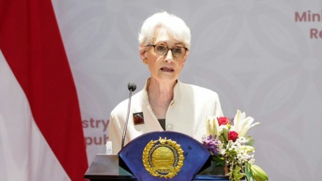 <p>
	Уенди Шърман. <em>Снимка: EPA/INDONESIAN MINISTRY OF FOREIGN AFFAIRS</em></p>
