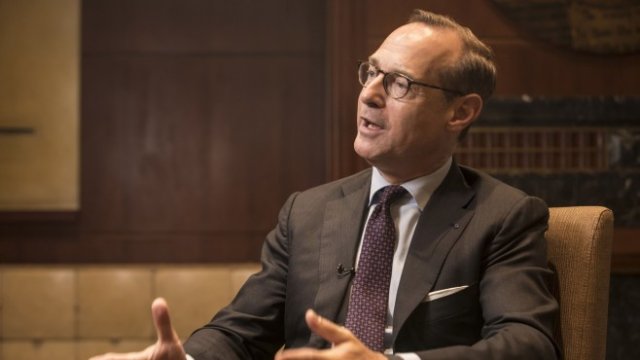 <p>
	Оливер Бете, главен изпълнителен директор на Allianz SE, по време на интервю за Bloomberg Television през януари 2020 г. &nbsp;<em>Снимка: Qilai Shen/Bloomberg</em></p>
