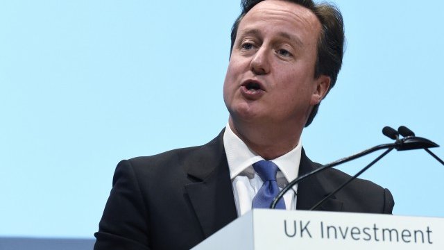 <p>
	Дейвид Камерън обеща да даде повече права на Шотландия преди неуспешния референдум за независимостта й. <em>Снимка: Ройтерс</em></p>
